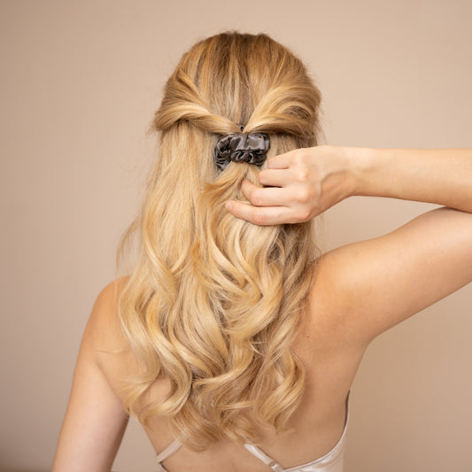 Entdecke die Vorteile der VBEAUTY Seiden Scrunchies: Haarschonend, nachhaltig und stylish!