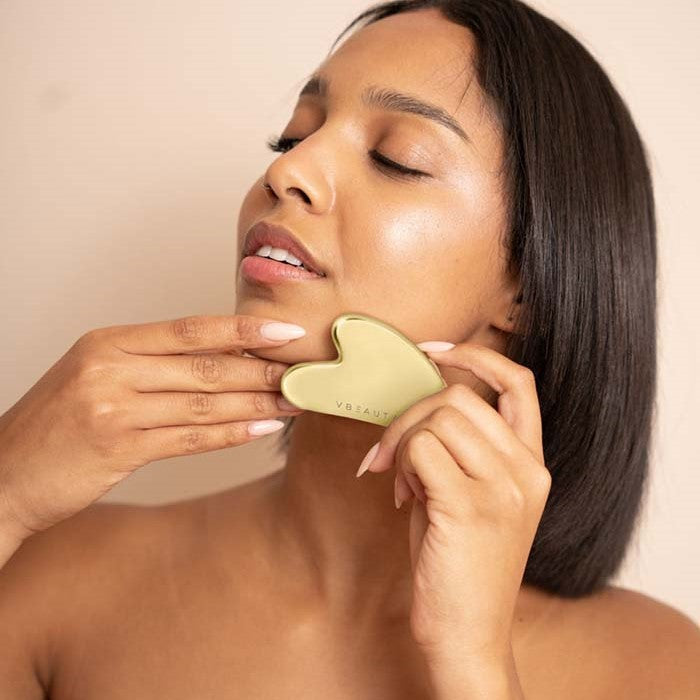 Die Anwendung mit dem VBEAUTY Gua Sha aus hochwertigem Edelstahl bietet zahlreiche Vorteile. Reduzierung von Rötungen und Hautunreinheiten