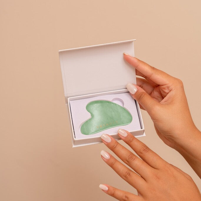 VBEAUTY Gua Sha Körper aus Jade aus der traditionellen chinesischen Medizin für straffe Haut.