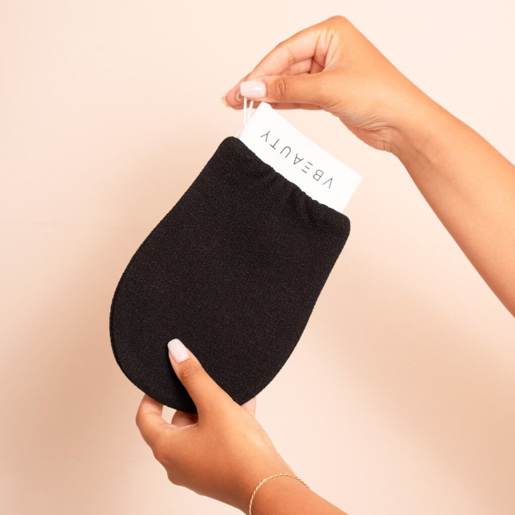Der VBEAUTY Peeling Handschuh bietet nicht nur eine gründliche Tiefenreinigung der Haut, sondern fördert auch effizient die Durchblutung.
