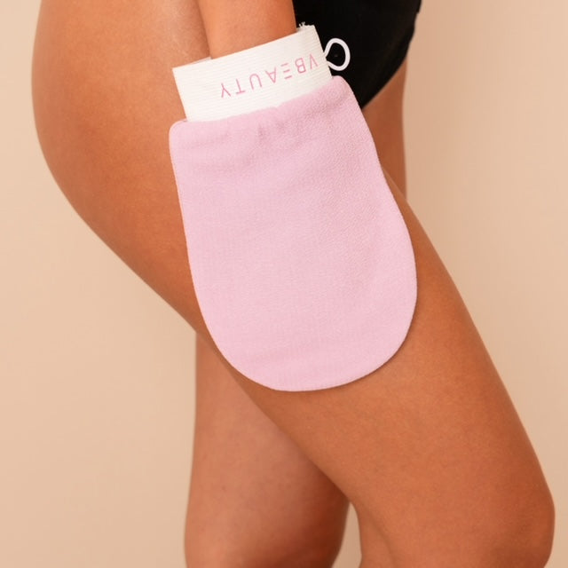 Der VBEAUTY Peeling Handschuh bietet nicht nur eine gründliche Tiefenreinigung der Haut, sondern fördert auch effizient die Durchblutung.