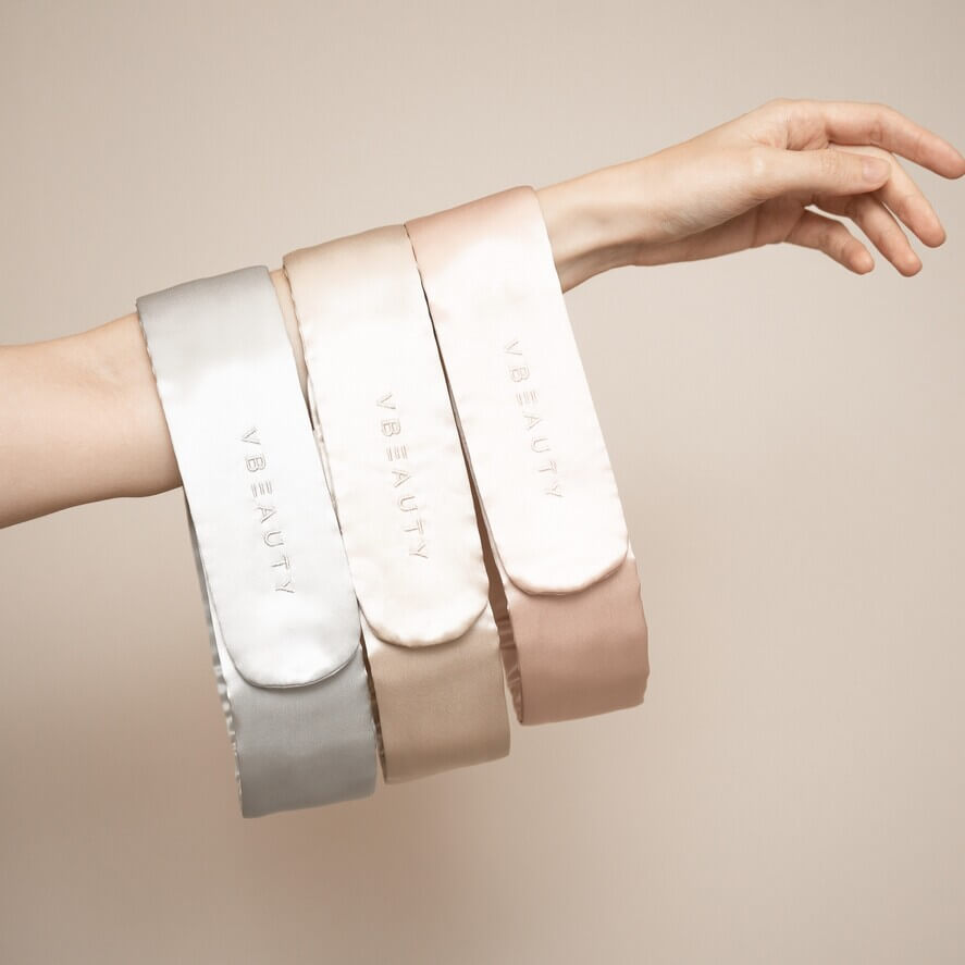 Das VBEAUTY Premium Beauty Seidenhaarband ist dein perfekter Begleiter für alle täglichen Routinen – sei es Hautpflege, Make-up oder Dein Training.