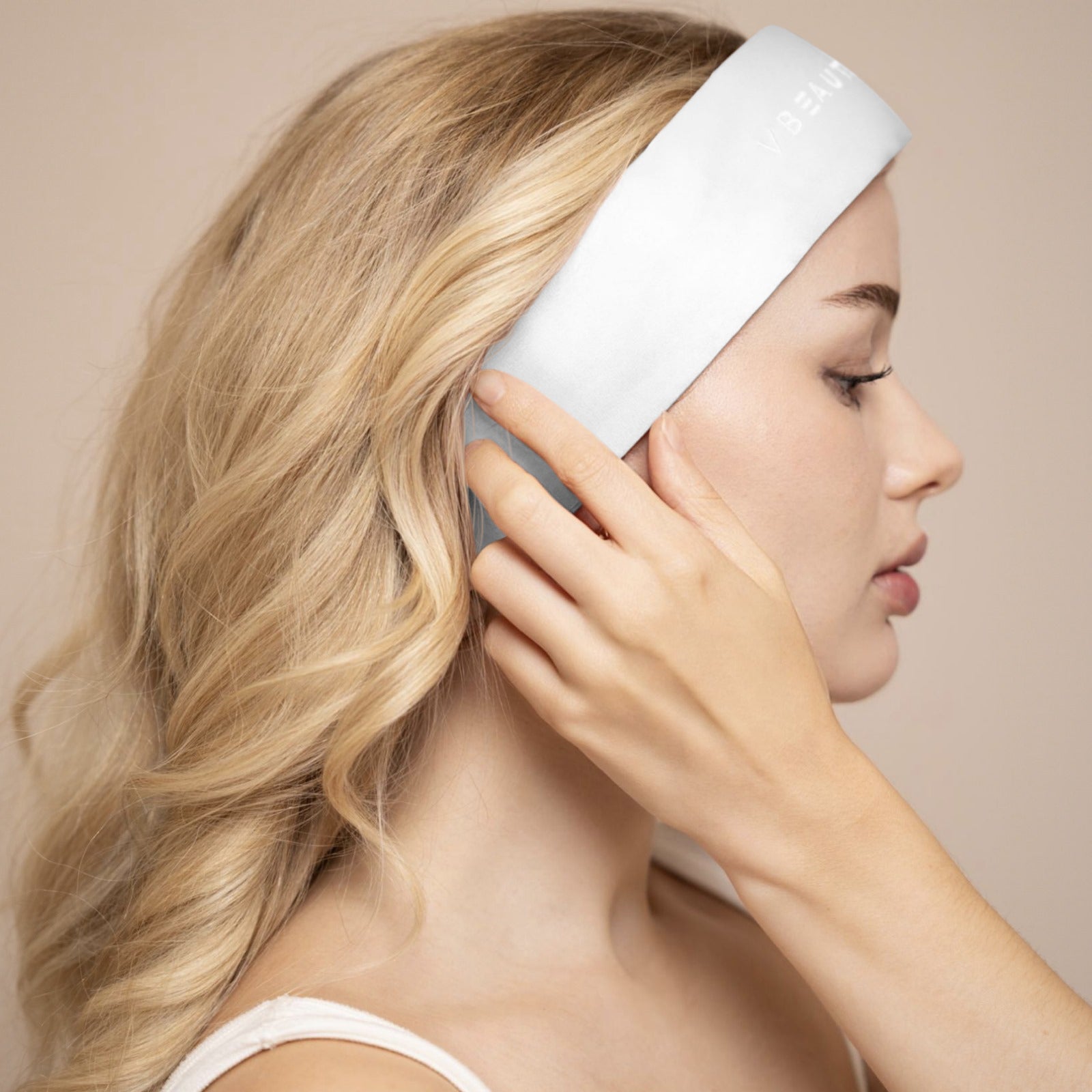 Das VBEAUTY Premium Beauty Seidenhaarband ist dein perfekter Begleiter für alle täglichen Routinen – sei es Hautpflege, Make-up oder Dein Training.