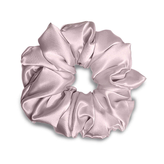 Die VBEAUTY Seiden Scrunchies bieten das ultimative Erlebnis für Haarstyling und -pflege. Hergestellt aus 100% reiner Maulbeerseide, dem gleichen hochwertigen Material, das wir für unsere angesehenen Kissenbezüge verwenden, bieten VBEAUTY Scrunchies eine herausragende Qualität.