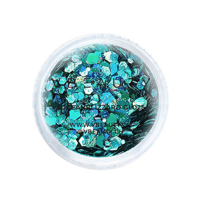 Glitzernde Highlights für jeden Anlass - Entdecke unseren Chunky Glitter! Jetzt auch mit unseren Face Jewels kombinieren.