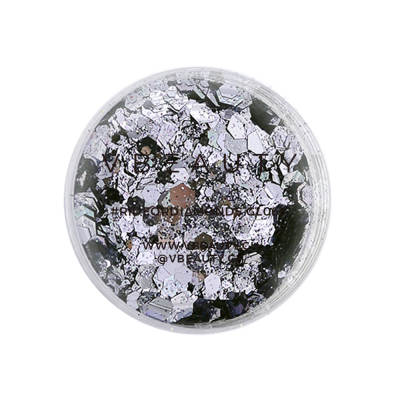 Glitzernde Highlights für jeden Anlass - Entdecke unseren Chunky Glitter! Jetzt auch mit unseren Face Jewels kombinieren.