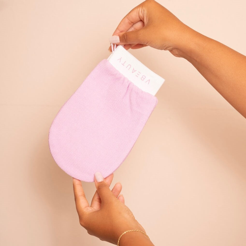 Der VBEAUTY Peeling Handschuh bietet nicht nur eine gründliche Tiefenreinigung der Haut, sondern fördert auch effizient die Durchblutung.
