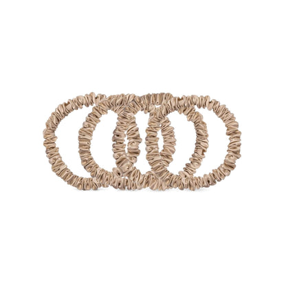 Das VBEAUTY Premium Seiden Scrunchie bietet das ultimative Erlebnis für Haarstyling und -pflege. Hergestellt aus 100% reiner Maulbeerseide