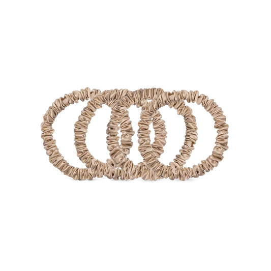 Das VBEAUTY Premium Seiden Scrunchie bietet das ultimative Erlebnis für Haarstyling und -pflege. Hergestellt aus 100% reiner Maulbeerseide