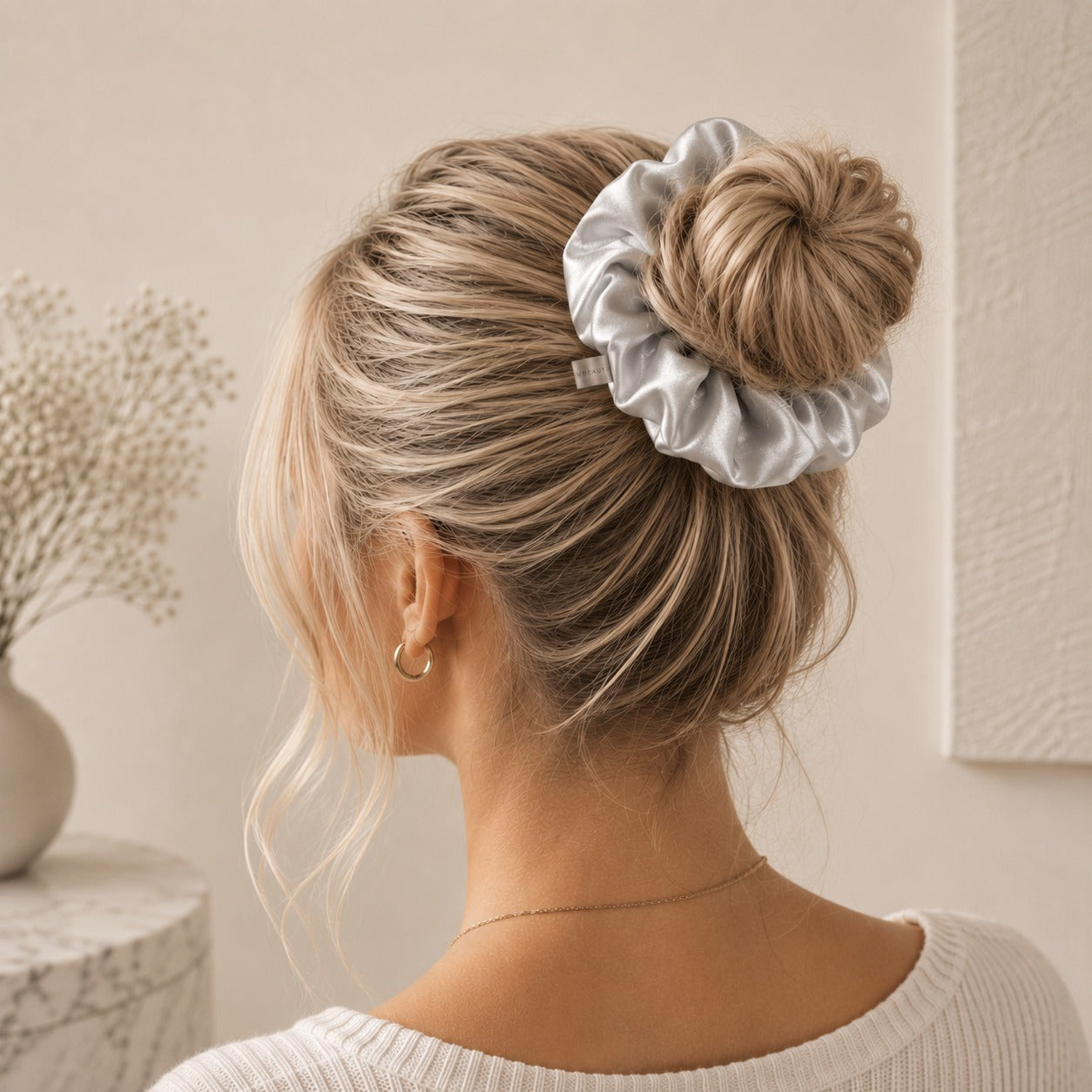 VBEAUTY Premium Seiden Scrunchie - Silber
